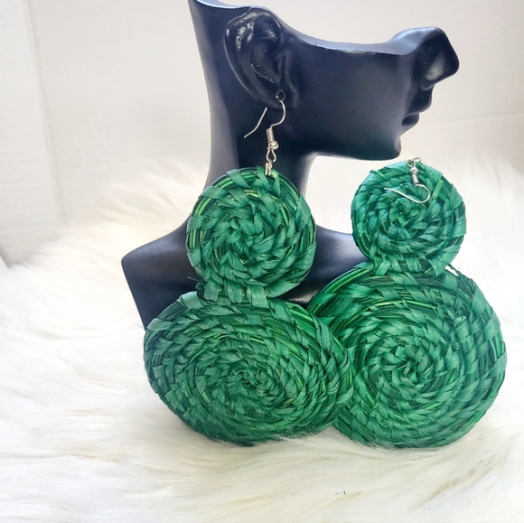 Beautiful Rattan earing - Picture 3 of 3